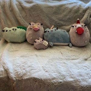 5 Pusheen plushies
